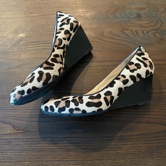 Calvin Klein Saxton leopard wedges - Picture 2 of 9